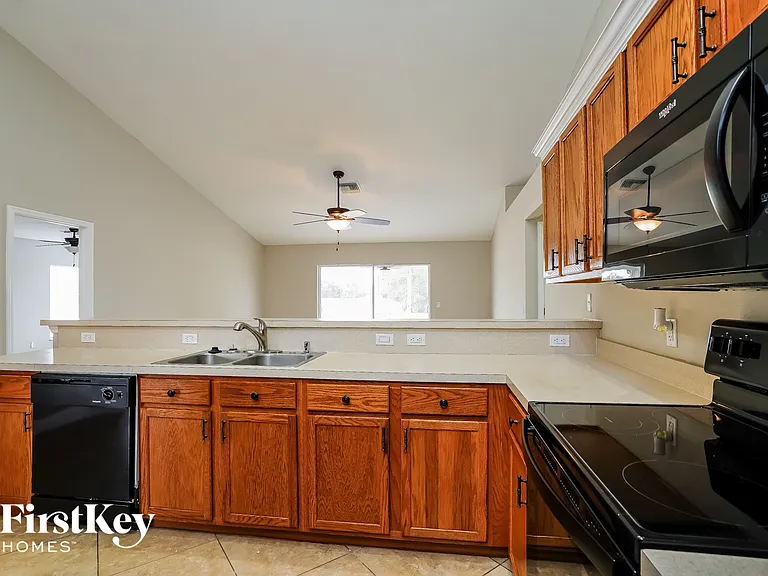 3012 NE 5th Ave — Photo 6
