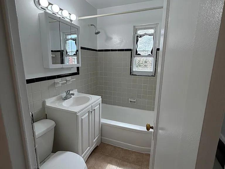 8 Redfield Vlg #B3 — Photo 6