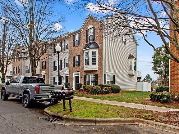 2nd image of 9754 Blossom Hill Dr