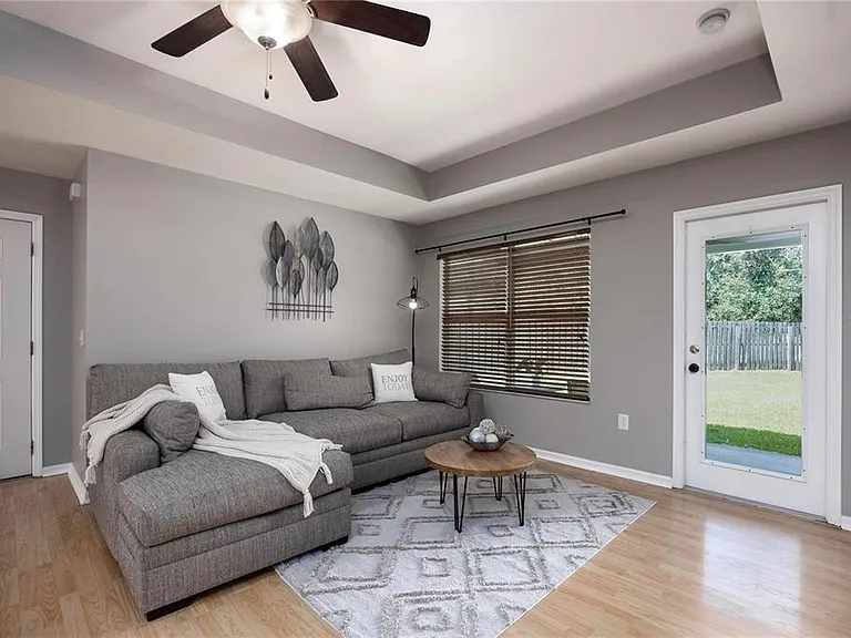 1608 NE 45th Pl — Photo 3