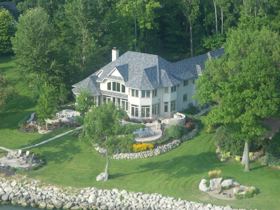 Nestled in on Lake Erie