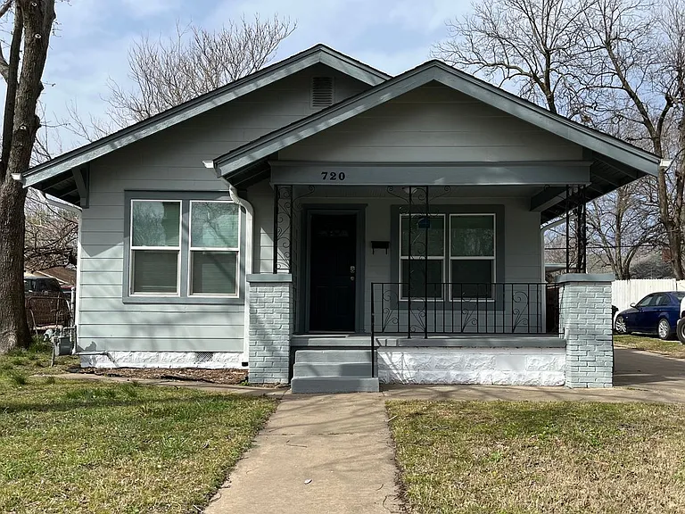 720 N Columbia Ave — Photo 1