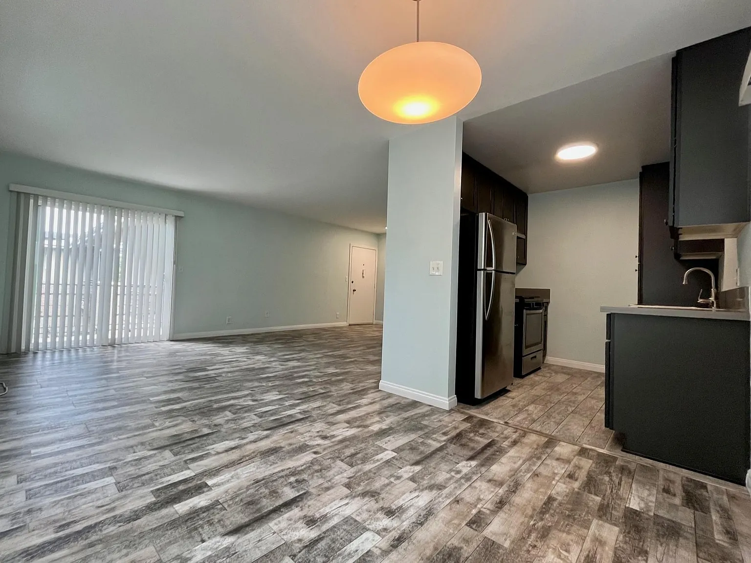 2 bed, 800 sqft, $2,195 — Photo 3