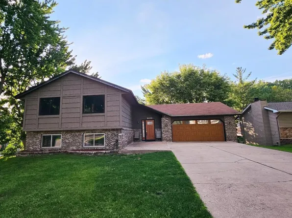8666 Windward Cir, Eden Prairie, MN 55344