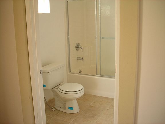 3rd image of 1454 W 59th St