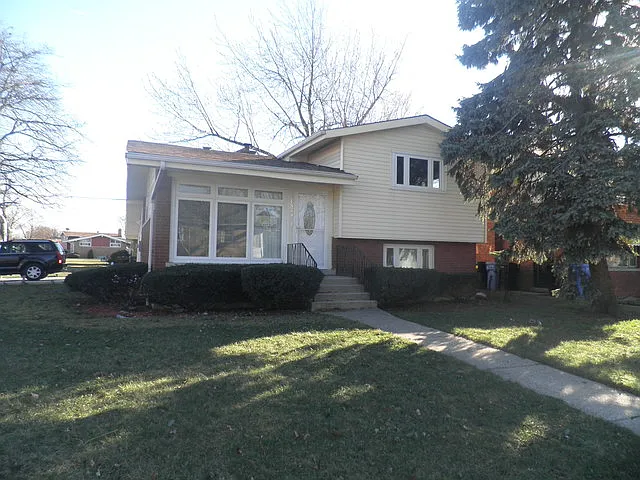 1333 E 83rd St photo 1