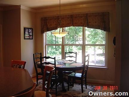 BREAKFAST AREA WITH A SCENIC VIEW