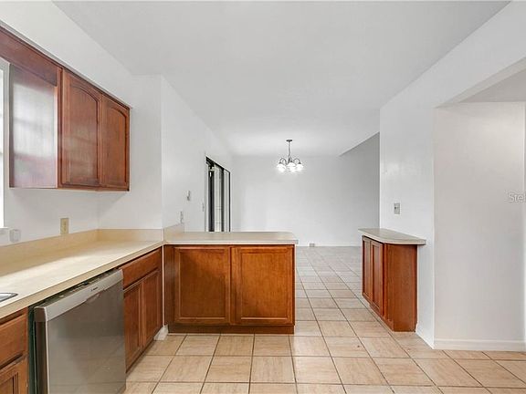 5th image of 1044 Barcelona Dr