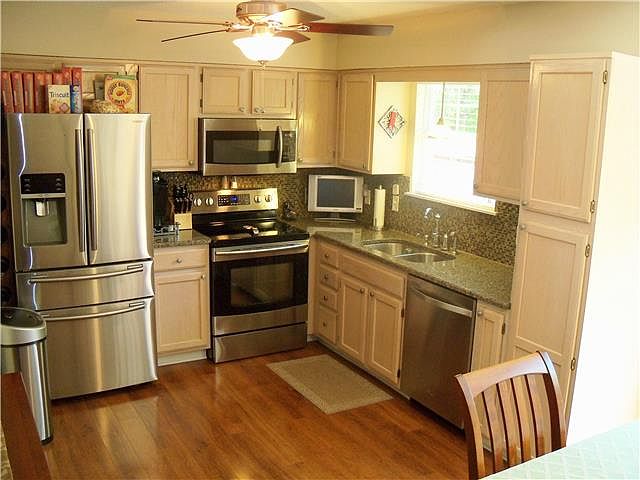 1st image of 6123 NE Moonstone Ct