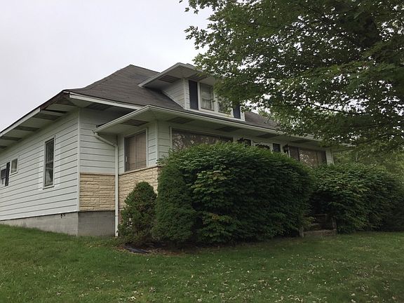 3rd image of 902 W Summerlee Ave