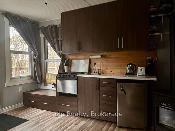 5th image of 265 Meadowland Rd