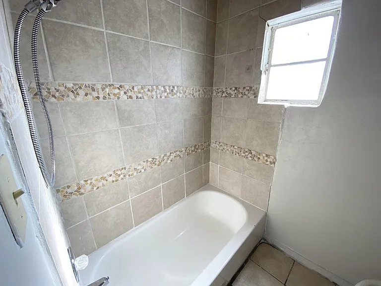 426 Headingly Ave NW #B — Photo 10