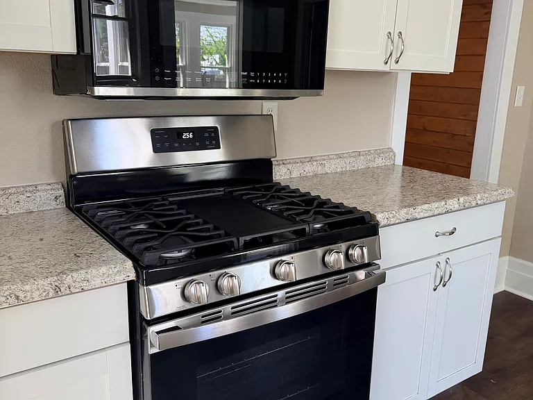 435 Crittenden Ave — Photo 6
