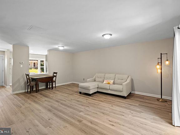 4th image of 16 Hardwood Dr