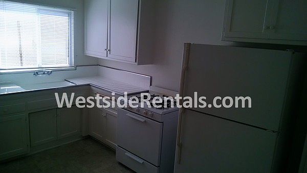 2nd image of 1924 Cloverfield Blvd APT 11