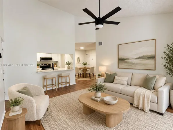 12124 Saint Andrews Pl APT 305, Hollywood, FL 33025