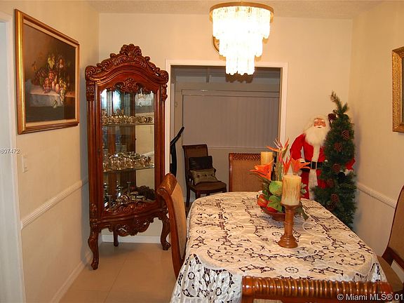 4th image of 7821 Dickens Ave