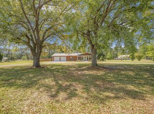 208 Mini Farm Rd, Bonneau, SC 29431