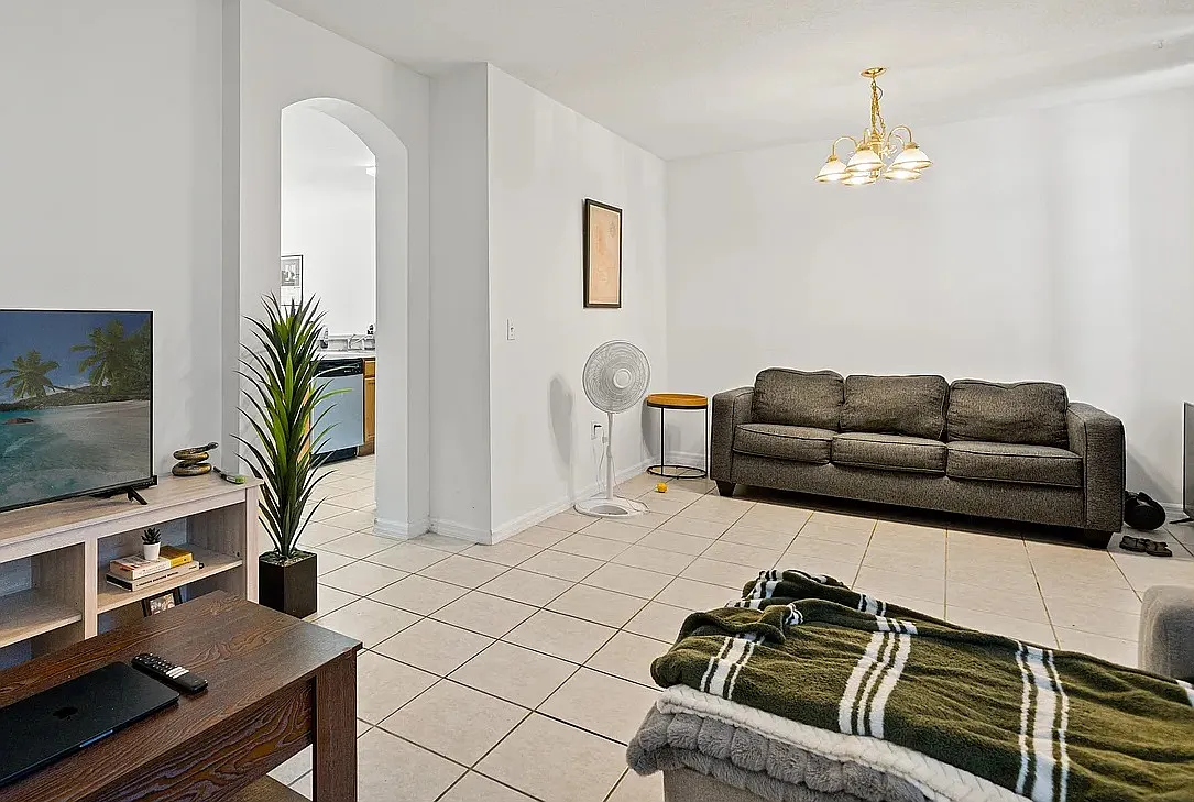 3 bed, 1708 sqft, $2,260 — Photo 2