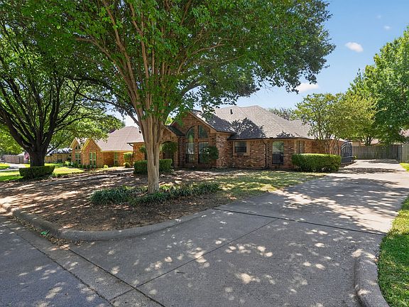 2nd image of 2907 Trail Lake Dr