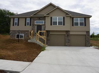 4008 Stacey Way Ct, Saint Joseph, MO 64505