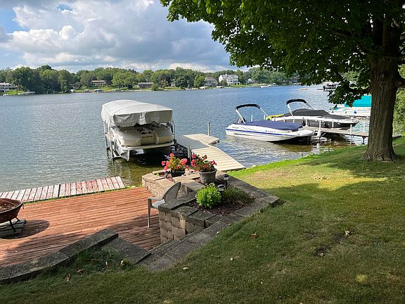 3rd image of W355N4955 Lakeview Ct
