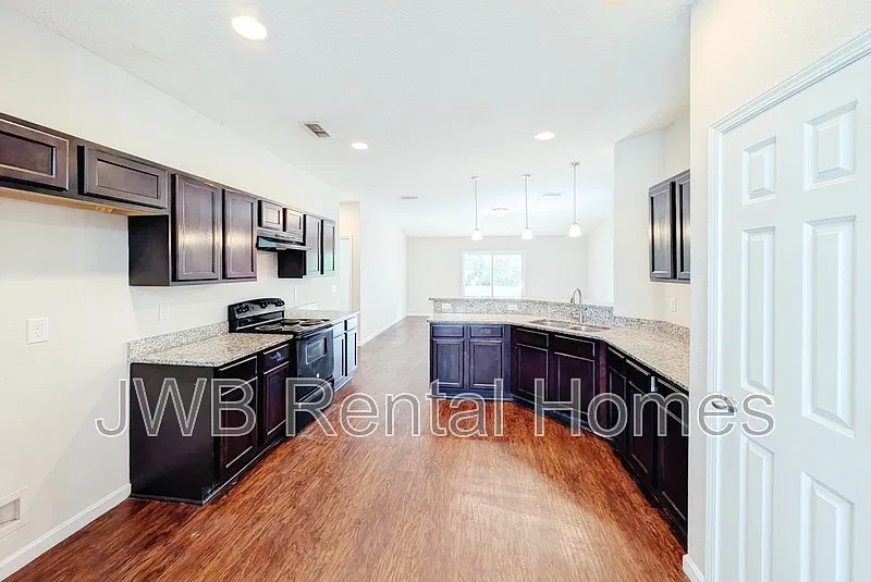 Westside — Photo 4
