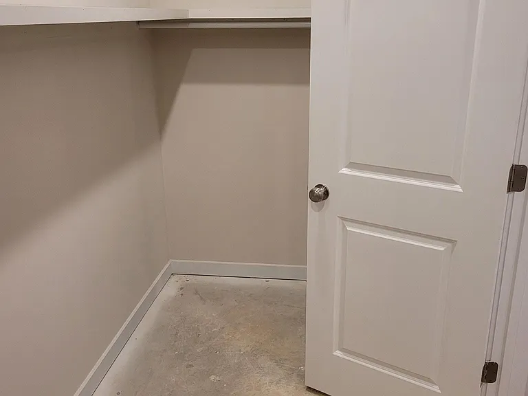 392 Stephanie Dr — Photo 4