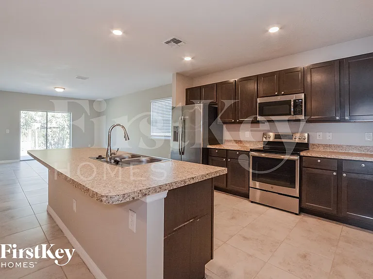 3920 Scotland St — Photo 5