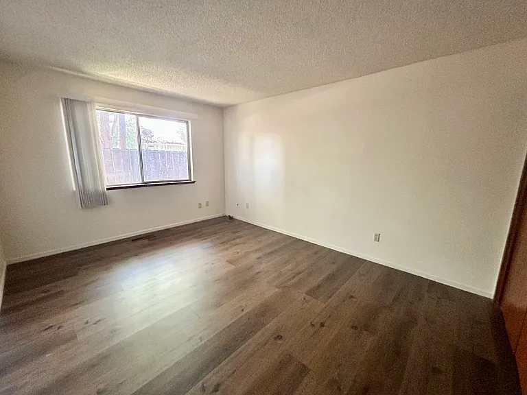 1532 North Ct #B — Photo 5