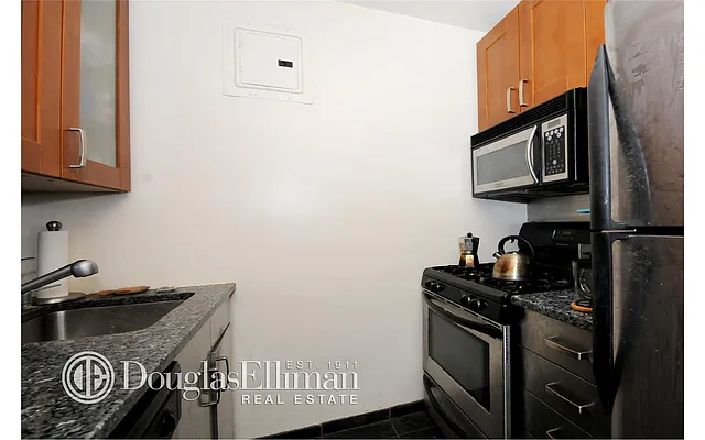 Sold by Douglas Elliman | media 18