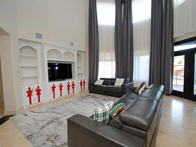 15823 Medina Lake Ln — Photo 9