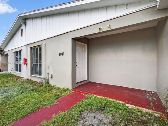 2089 E Bond Dr, West Palm Beach, FL 33415