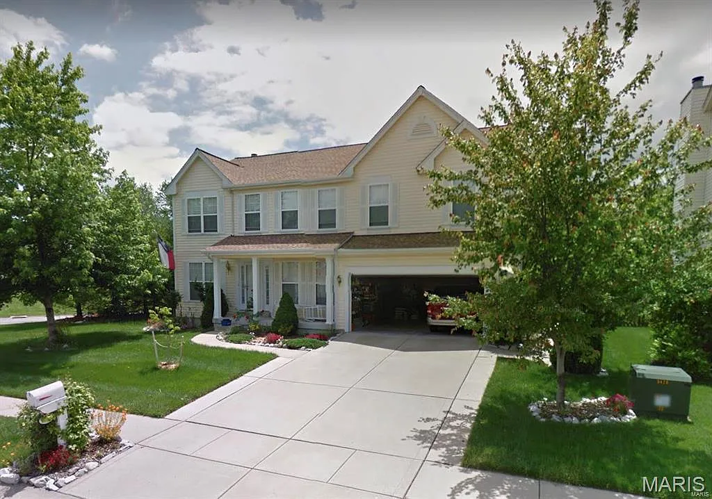 4 bed, 3.0 bath, 3264 sqft, $2,200 — Photo 1