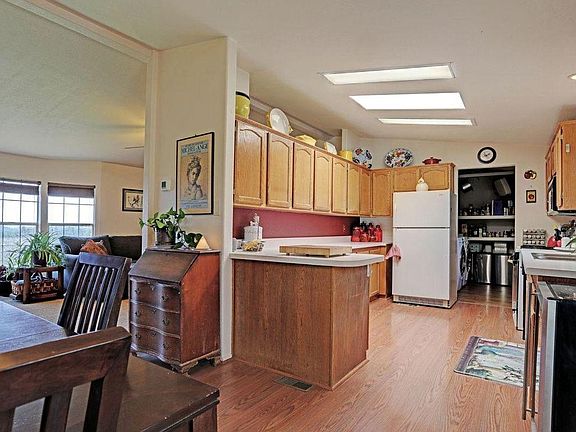 5th image of 3931 Loma Dr
