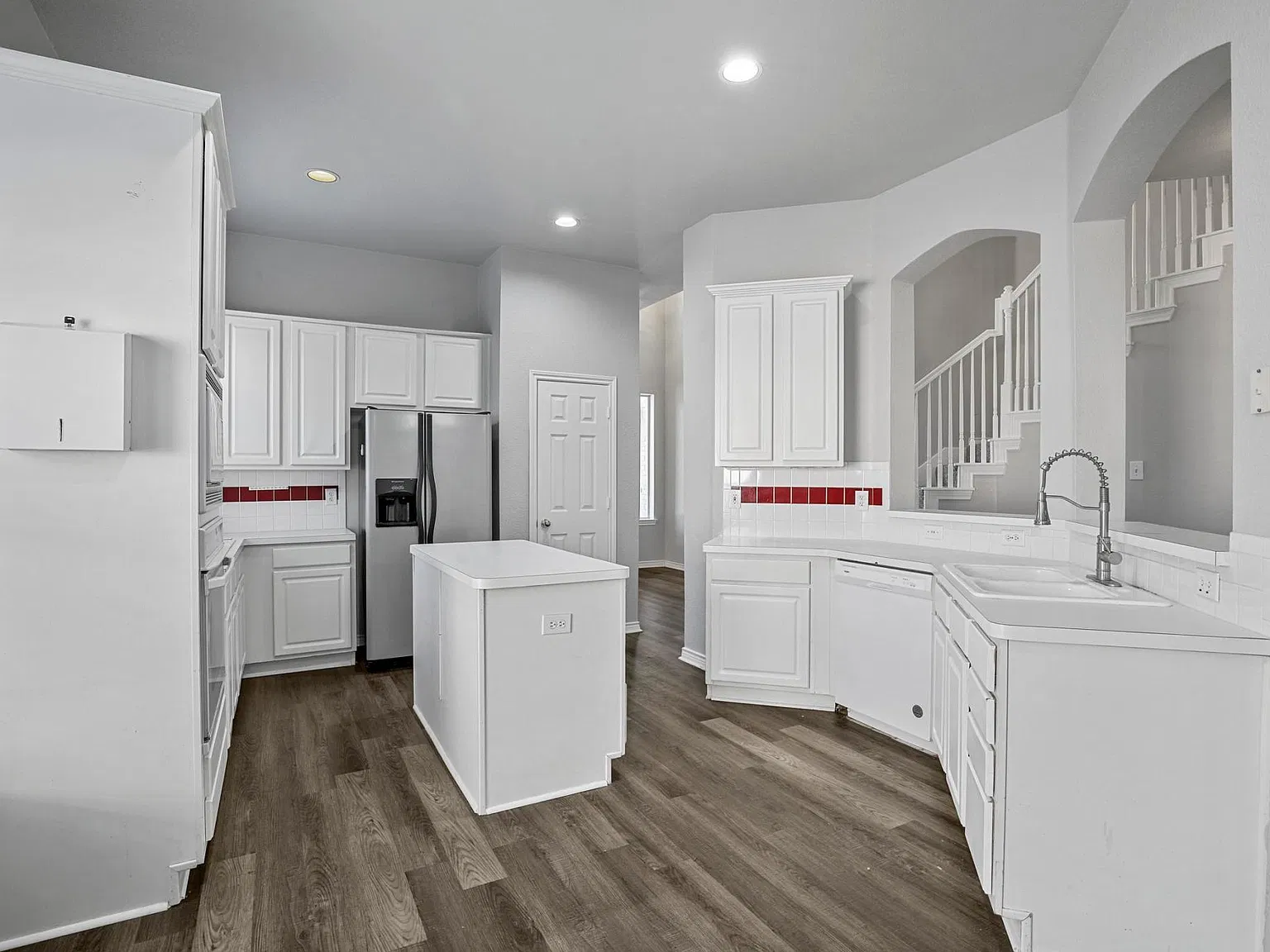 3 bed, 2.5 bath, 2288 sqft, $3,000 — Photo 2