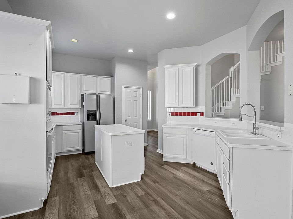 1st image of 204 Arbor Creek Dr