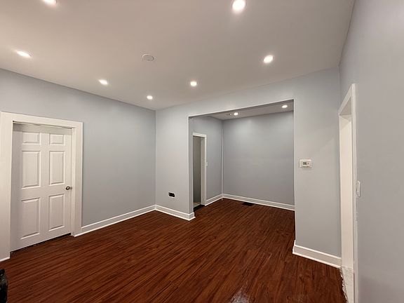 5th image of 112 Hallock Ave #2L