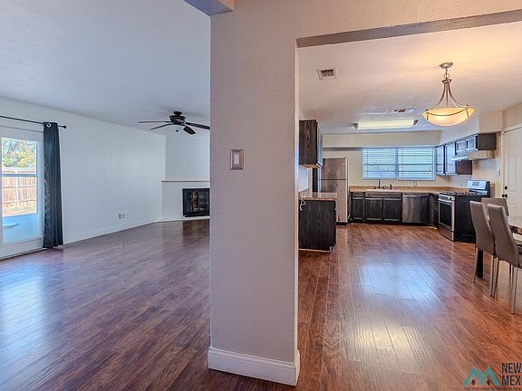 2nd image of 828 W Manana Blvd