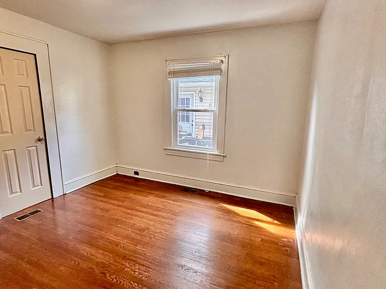 1526 20th St NE — Photo 17