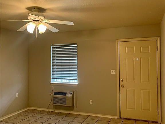 3rd image of 944 N Storer Ave #11335492