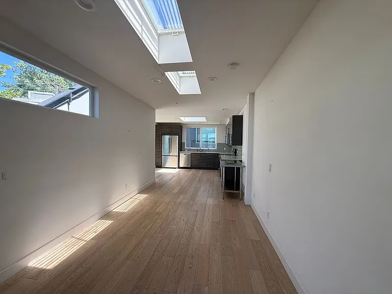 722 Summit Ave E — Photo 5
