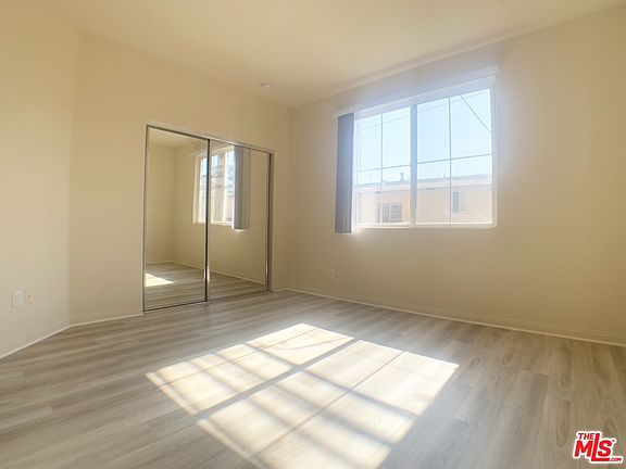 5th image of 3623 Jasmine Ave #107