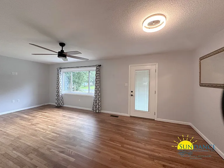 166 Rainbow Dr NW — Photo 3