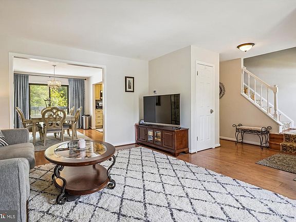 5th image of 18 Aldridge Ct