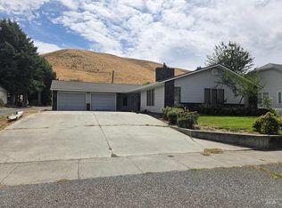 1340 Pataha St, Pomeroy, WA 99347