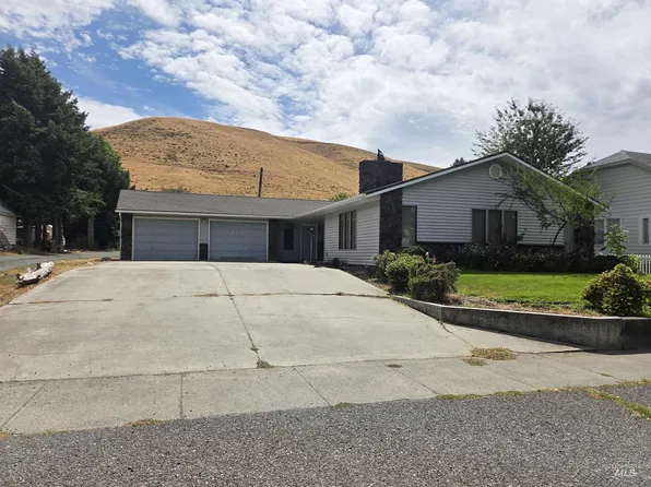 1340 Pataha St, Pomeroy, WA 99347