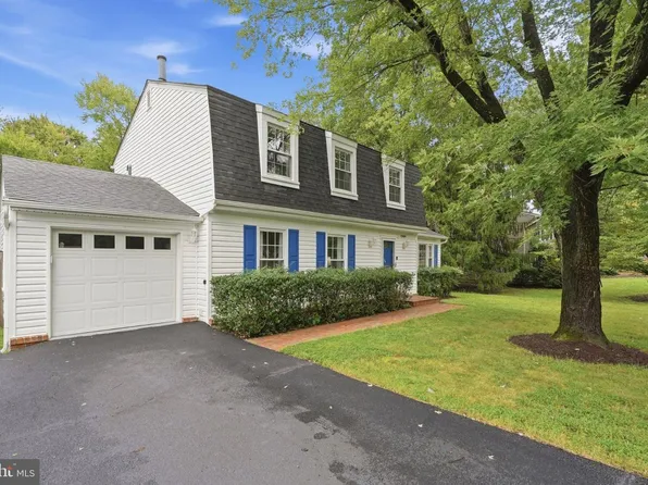 12404 Kings Lake Dr, Reston, VA 20191