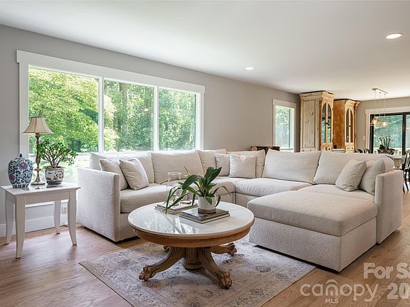 4th image of 360 Pinners Cove Rd