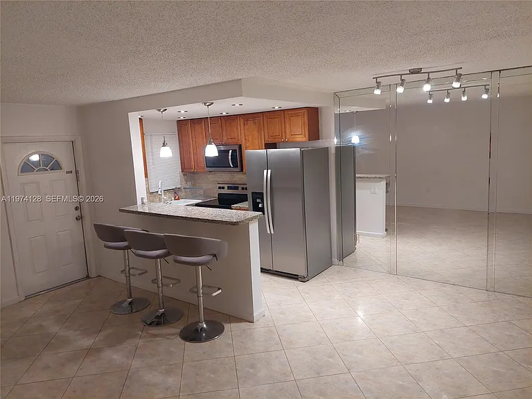 714 NE 10th St #103 — Photo 2